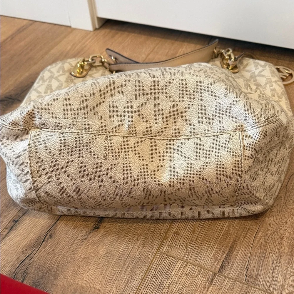 Michael Kors stylish michael